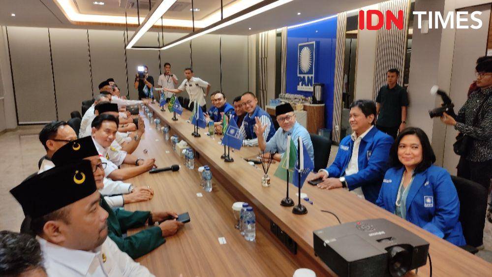 Partai Bulan Bintang (PBB) menggelar silaturahmi politik ke Kantor Dewan Pimpinan Pusat (DPP) PAN pada Kamis (13/4/2023) malam (IDN Times/Yosafat Diva Bayu Wisesa)