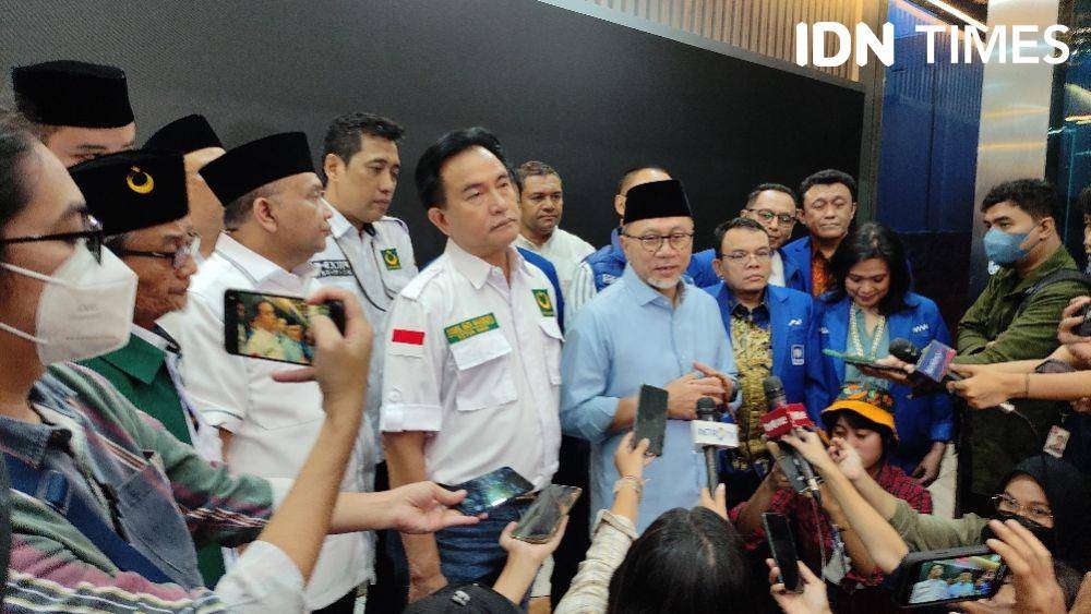 Ketum Partai Bulan Bintang (PBB) Yusril Ihza Mahendra dan Ketum Partai Amanat Nasional (PAN) Zulkifli Hasan (IDN Times/Yosafat Diva Bayu Wisesa)