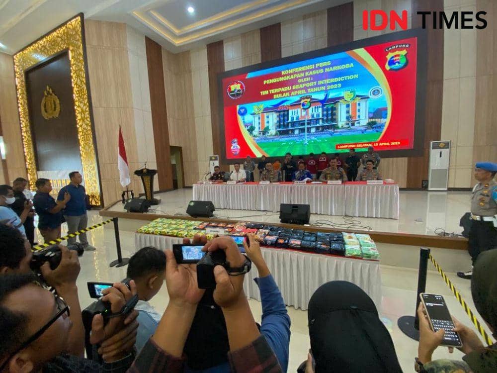 Ungkap kasus tindak pidana narkoba 64 Kg di Mapolda Lampung. (IDN Times/Tama Yudha Wiguna).