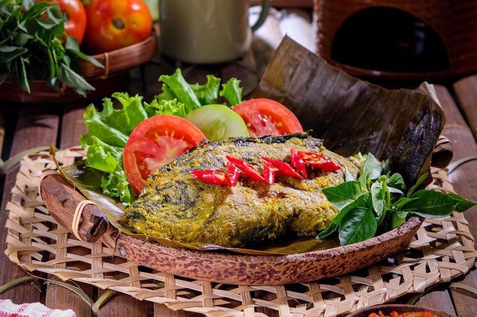 Resep Pepes Ikan Mas Bumbu Kuning, Gurihnya Meresap!