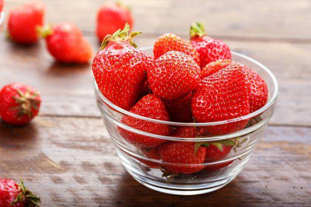 ilustrasi buah strawberry (istockphoto.com/Sanny11)