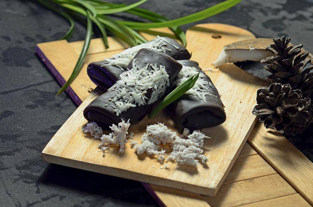 pisang cokelat atau dadar gulung pisang (commons.wikimedia.org/Hans Kyoto)