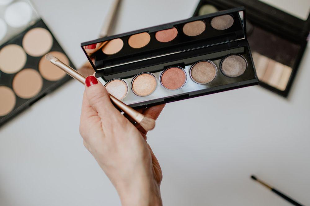 5 Eyeshadow Palette Merek Lokal Bernuansa Cokelat, Look-nya Natural