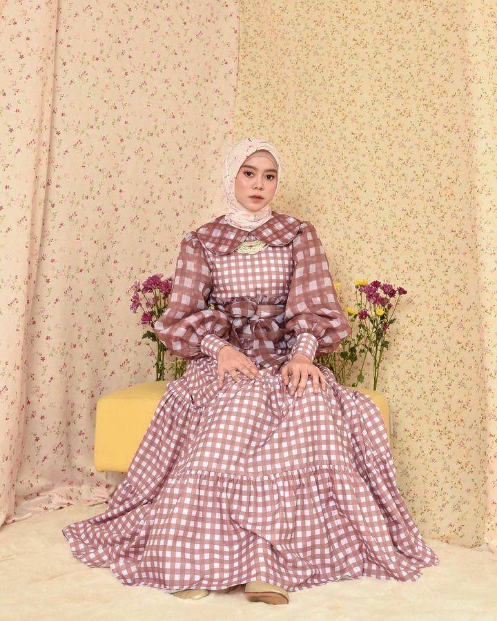 ootd gamis Lesty Kejora (instagram.com/lestykejora)