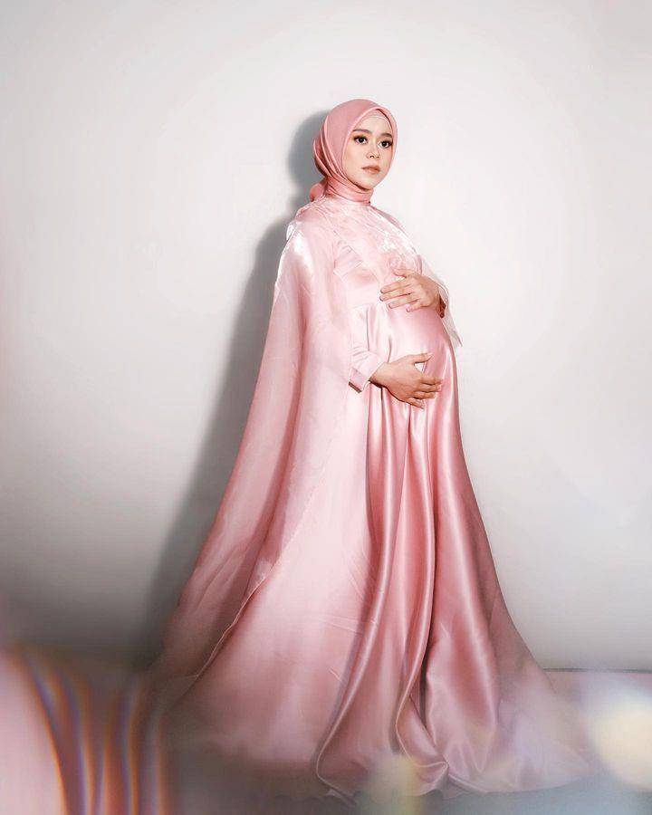 ootd gamis Lesty Kejora (instagram.com/lestykejora)