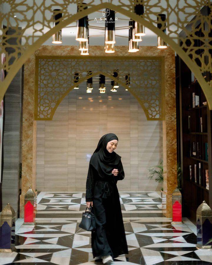ootd gamis Lesty Kejora (instagram.com/lestykejora)