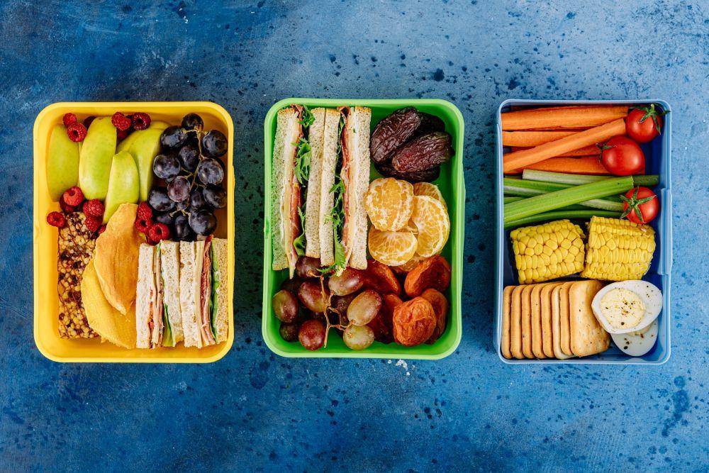 ilustrasi bekal berisi makanan sehat (pexels.com/Antoni Shkraba)