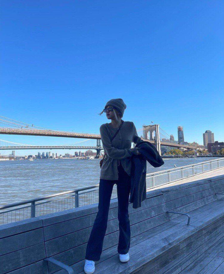 potret Rose BLACKPINK (instagram.com/roses_are_rosie)