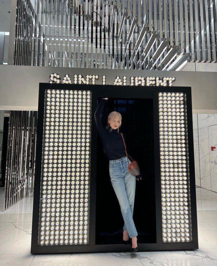 potret Rose BLACKPINK (instagram.com/roses_are_rosie)