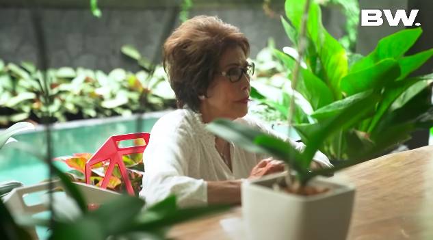 Ayu Ting Ting ketemu Oma Boy William (YouTube.com/BW.)
