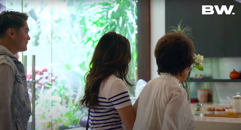 Ayu Ting Ting bertemu Oma Boy WIliam (YouTube.com/BW.)