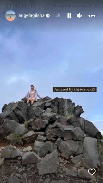 momen Angela Gilsha saat naik gunung (instagram.com/angelagilsha)