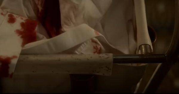 Baju berlumuran darah yang dilempar seseorang ( Dok. Peacock / The Continental )