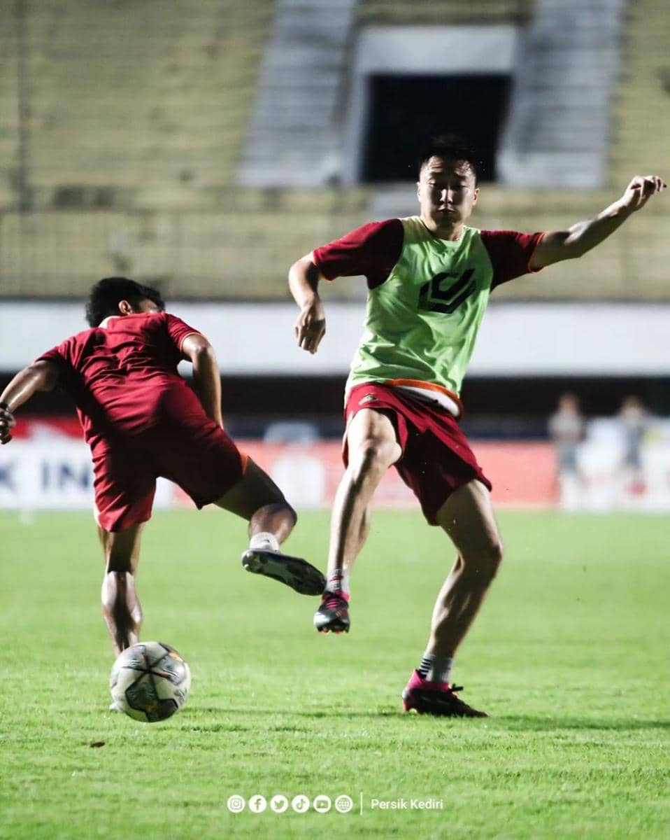 Pemain Persik Kediri saat berlatih. Instagram.com/ persikfcofficial