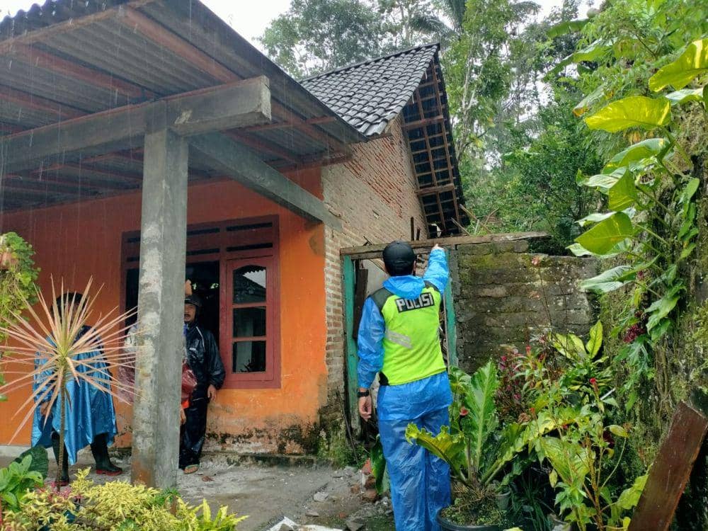 Rumah korban yang tertimpa material longsor di Blitar. IDN Times/ istimewa