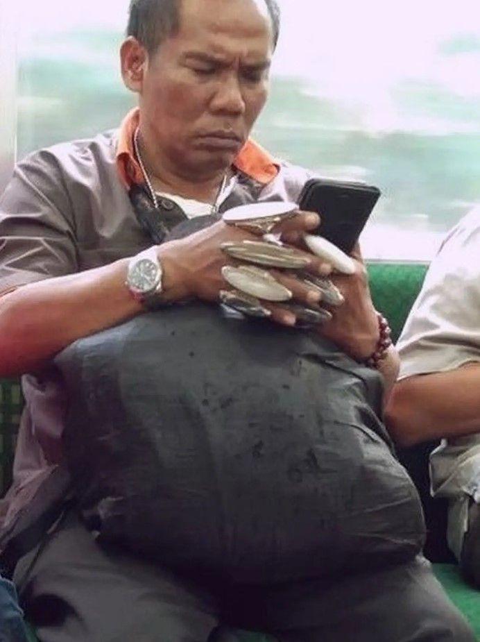 kelakuan penumpang KRL (instagram.com/drama.kereta)