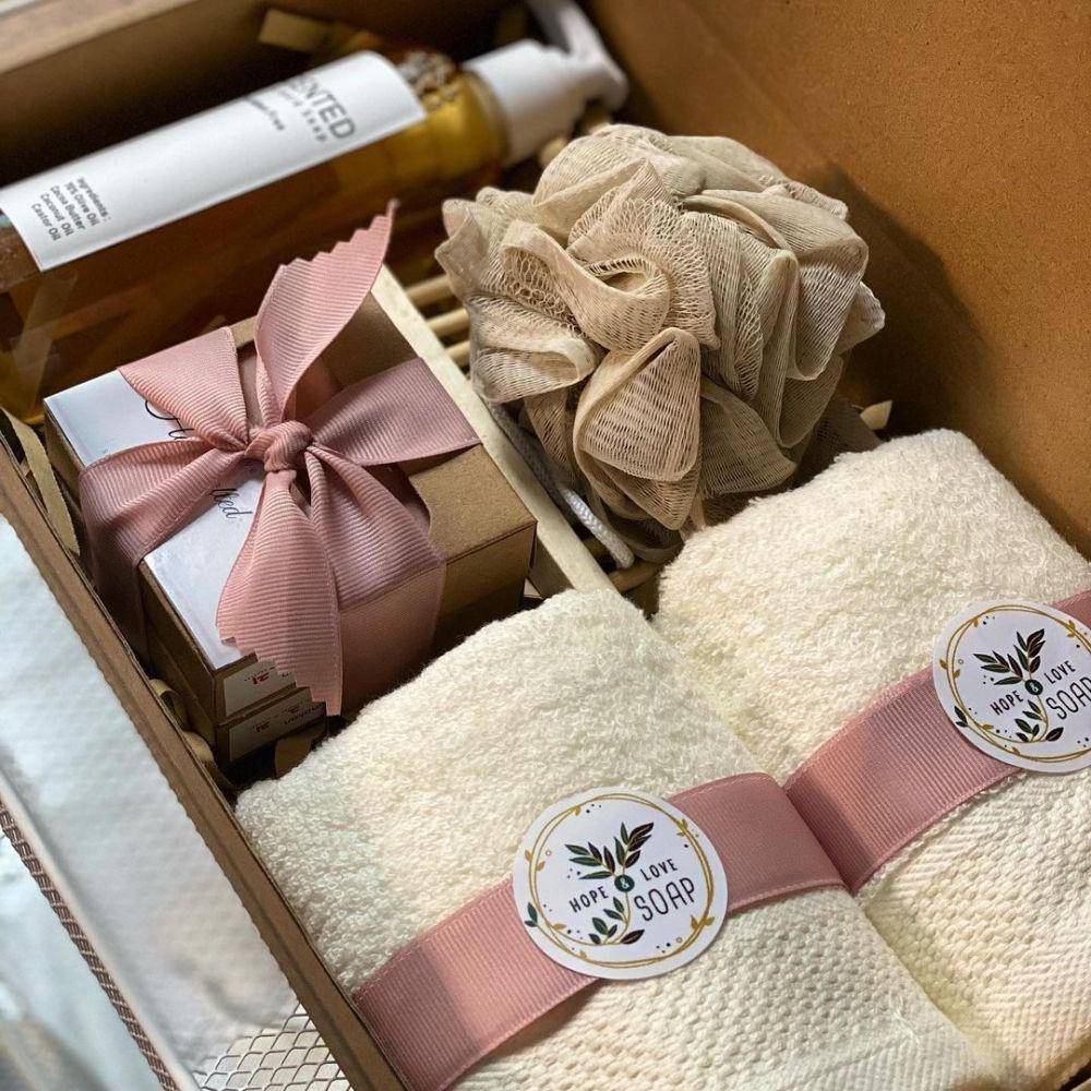 hampers alat mandi (instagram.com/hope_lovesoap)