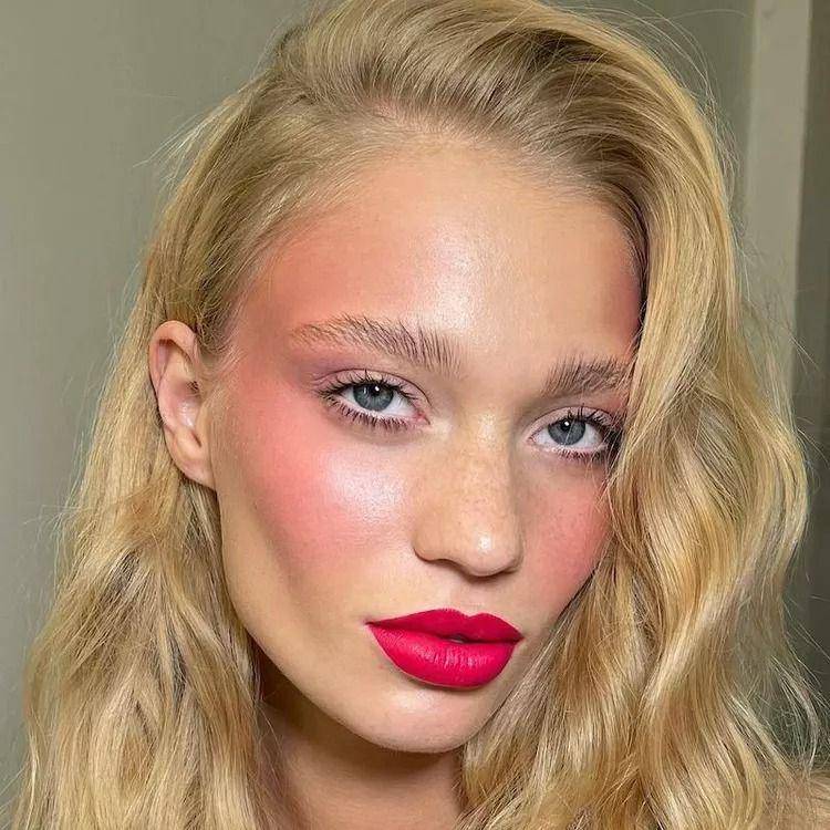 Inspirasi gaya blush on pada makeup (instagram.com/nikki_makeup)