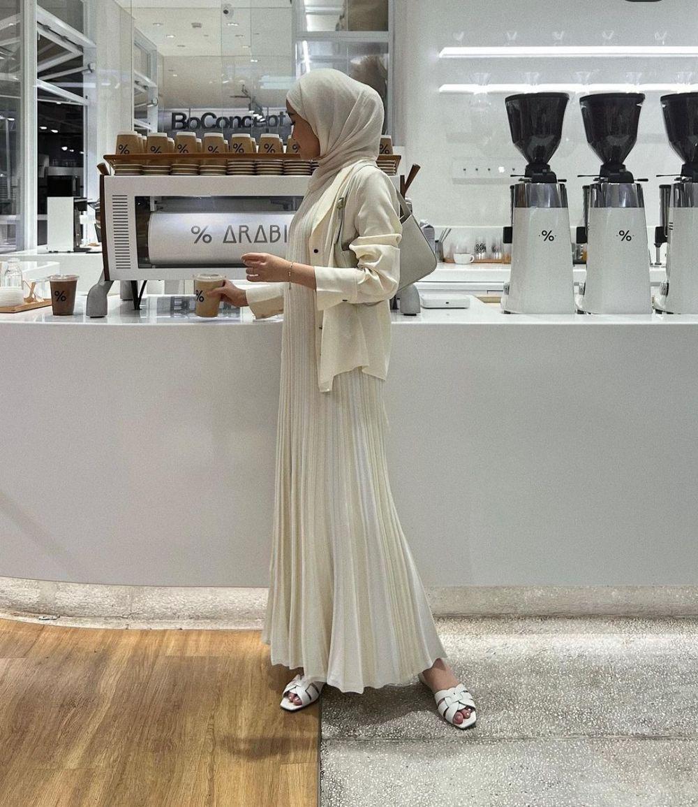 Inspirasi Outfit Old Money Buat Para Hijabers ala Selebgram Sashfir! (instagram.com/sashfir)