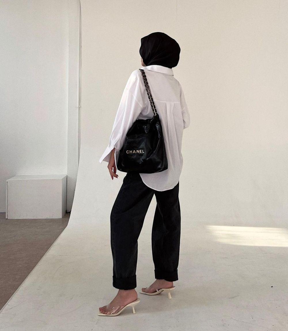 Inspirasi Outfit Old Money Buat Para Hijabers ala Selebgram Sashfir! (instagram.com/sashfir)