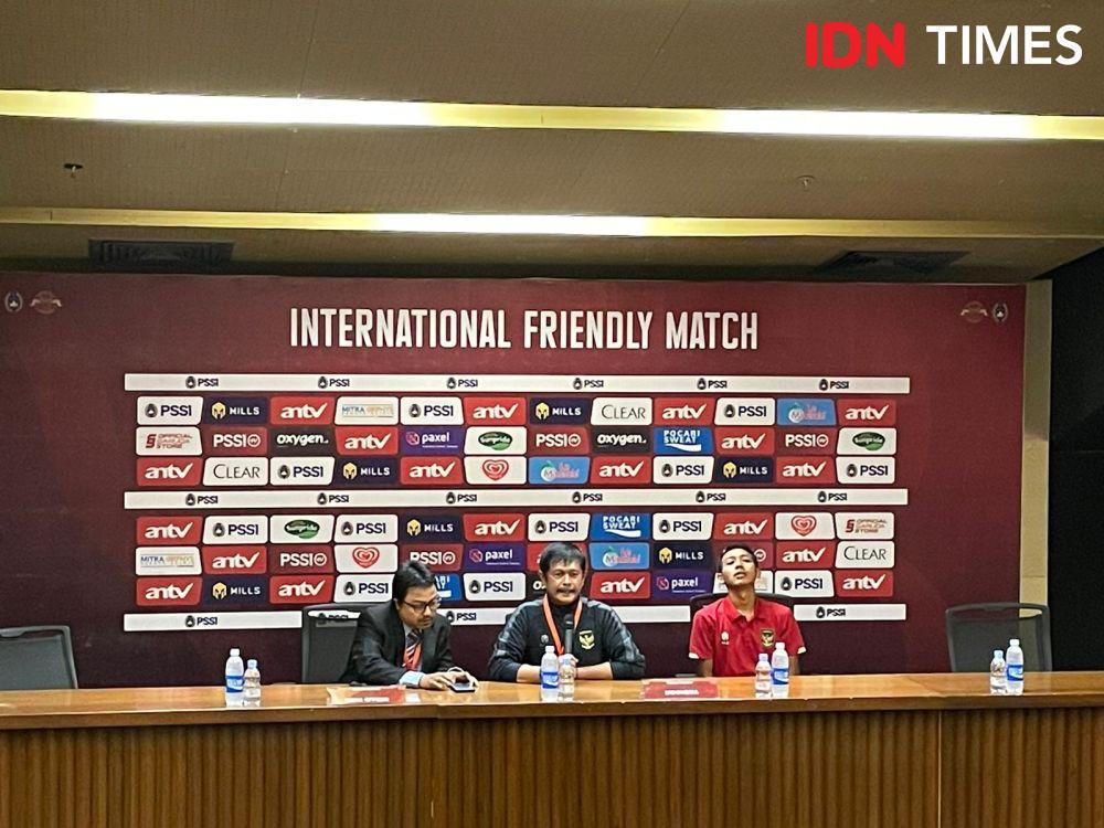 Jumpa pers usai laga Timnas Indonesia U-22 vs Lebanon U-22, Jumat (14/4/2023). (IDN Times/Tino).