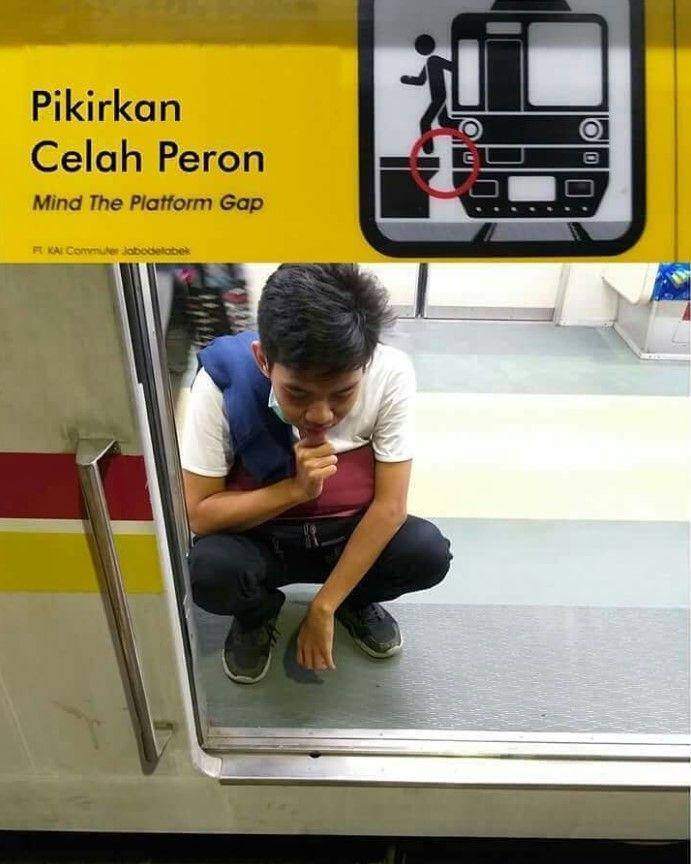 kelakuan penumpang KRL (instagram.com/wkwkland_real)