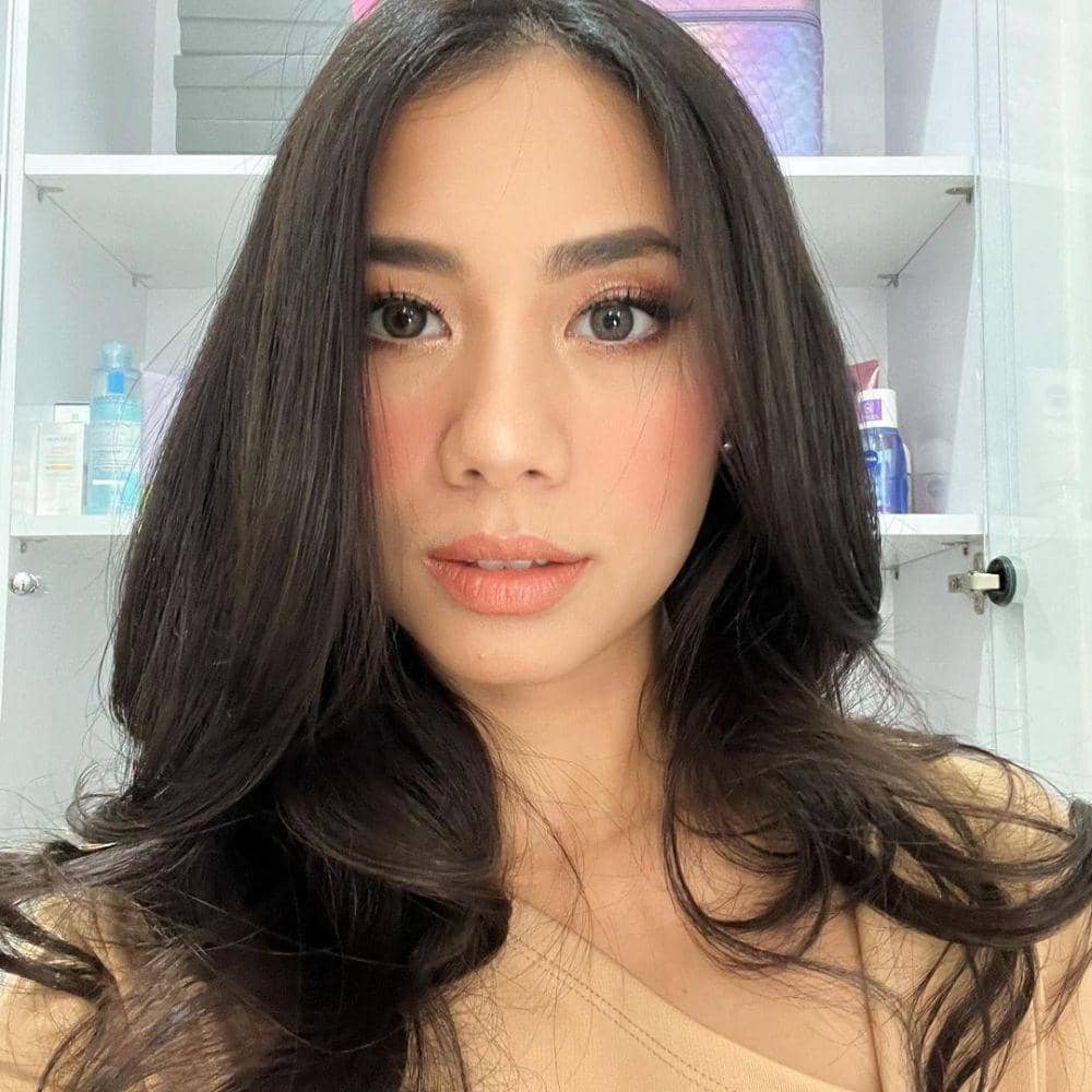 Soft makeup. (instagram.com/abellyc)