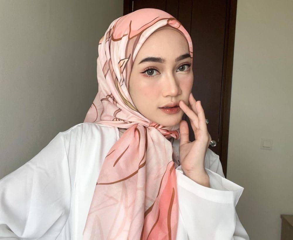 Soft makeup. (instagram.com/sin.sr)