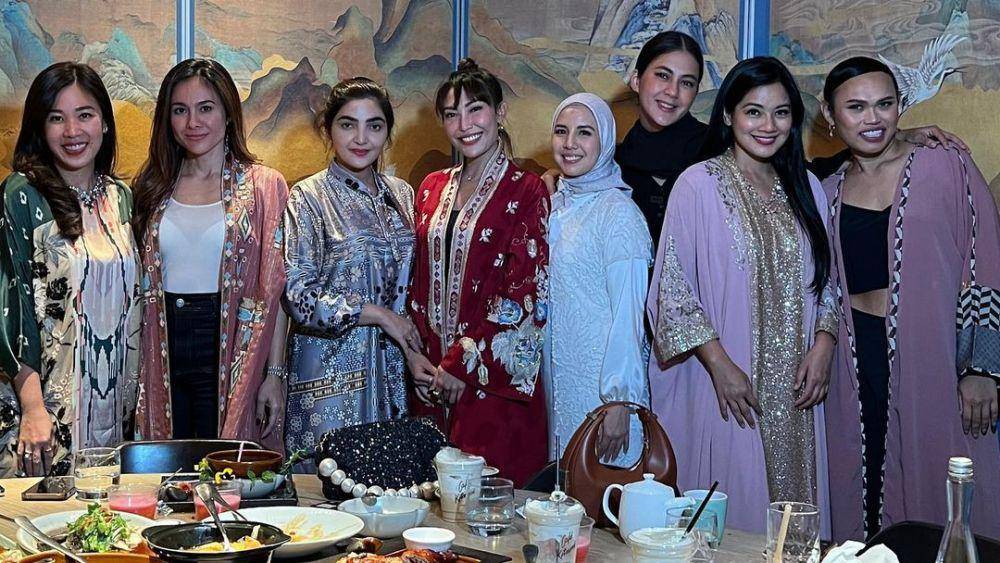 potret geng artis Cendol berbuka puasa bersama (instagram.com/ashanty_ash)