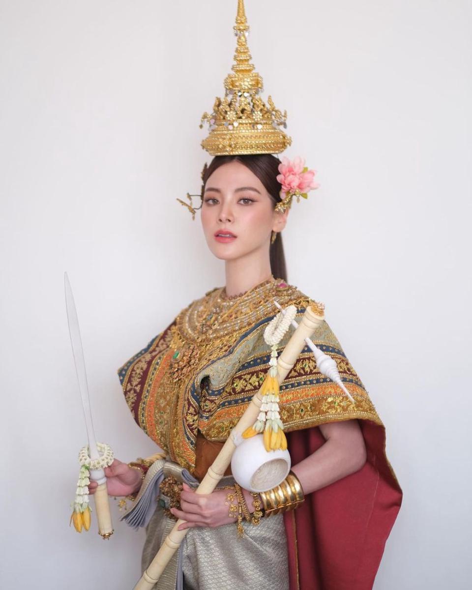 potret Baifern Pimchanok sebagai Kimita Devi di Parade Songkran 2023 (instagram.com/baifernbah)