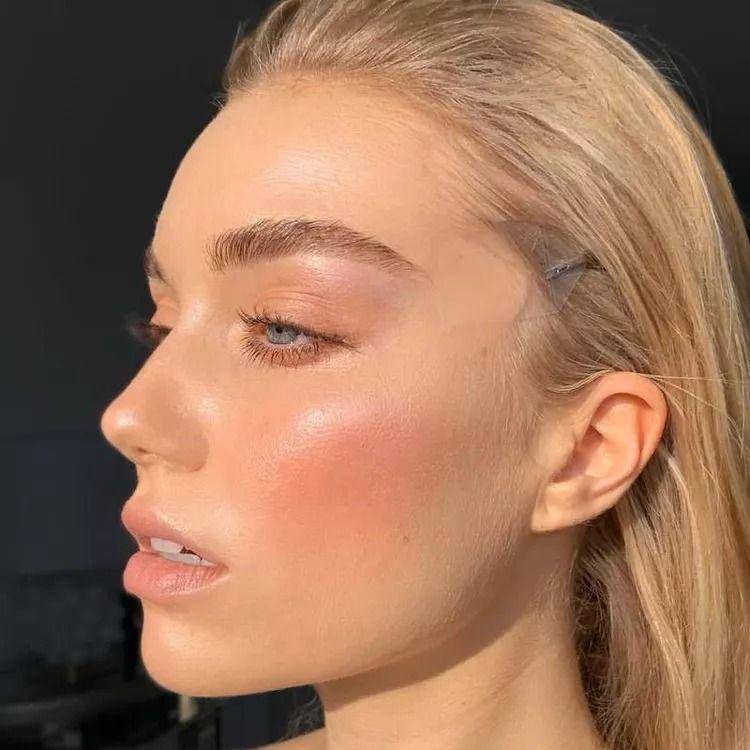 Inspirasi gaya blush on pada makeup (instagram.com/nikki_makeup)