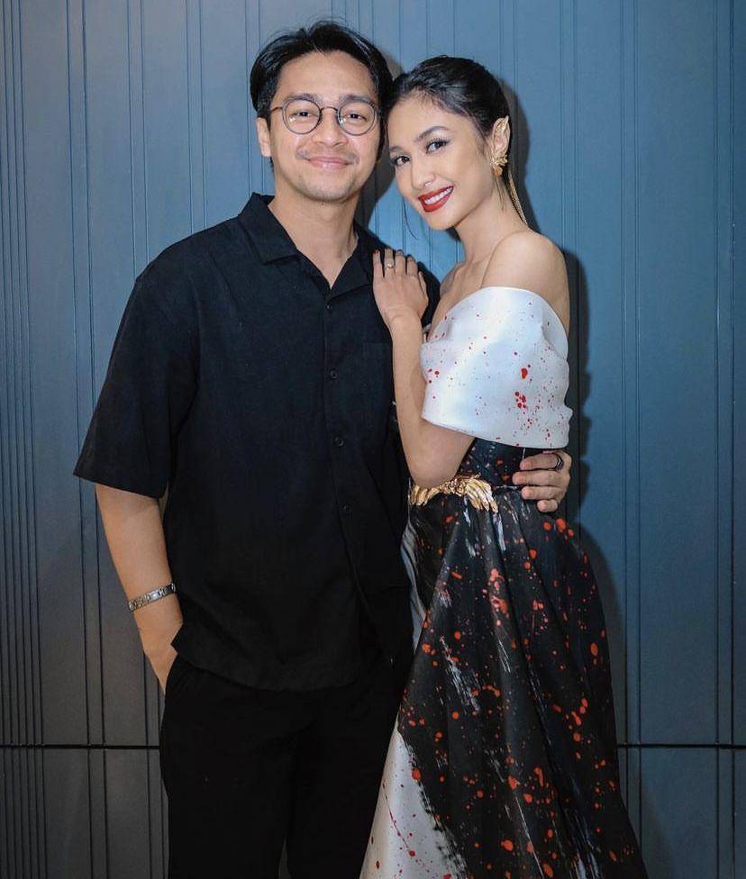 potret Mikha Tambayong di gala premiere film Sewu Dino (instagram.com/miktambayong)