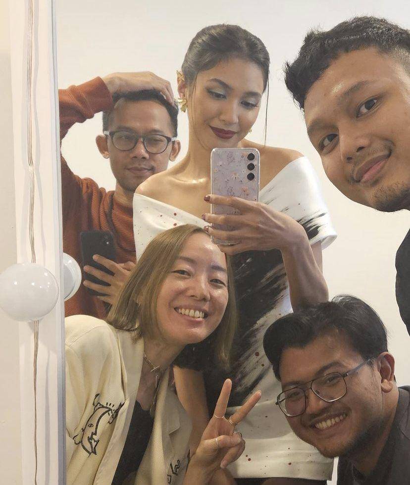 potret Mikha Tambayong di gala premiere film Sewu Dino (instagram.com/miktambayong)