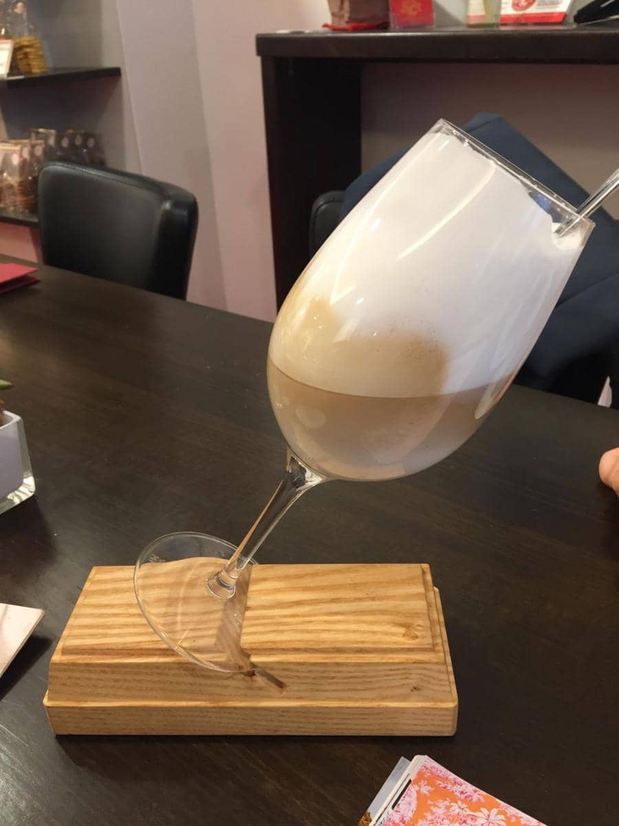 potret latte disajikan di wadah gak jelas (reddit.com/user/misterkocal)