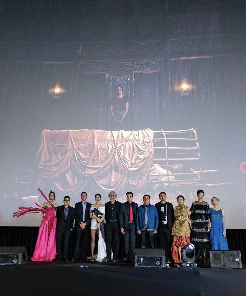 potret Mikha Tambayong di gala premiere film Sewu Dino (instagram.com/miktambayong)