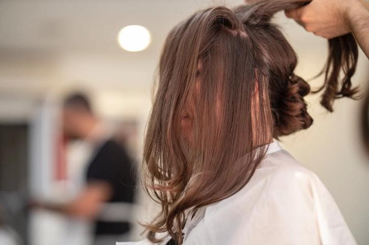 7 Cara Mencegah Penipisan Rambut di Puncak Kepala, Segera Atasi!