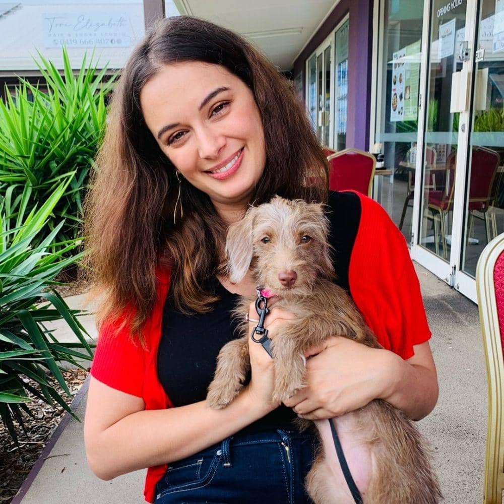 Evelyn Sharma dan anjingnya (instagram.com/evelyn_sharma)