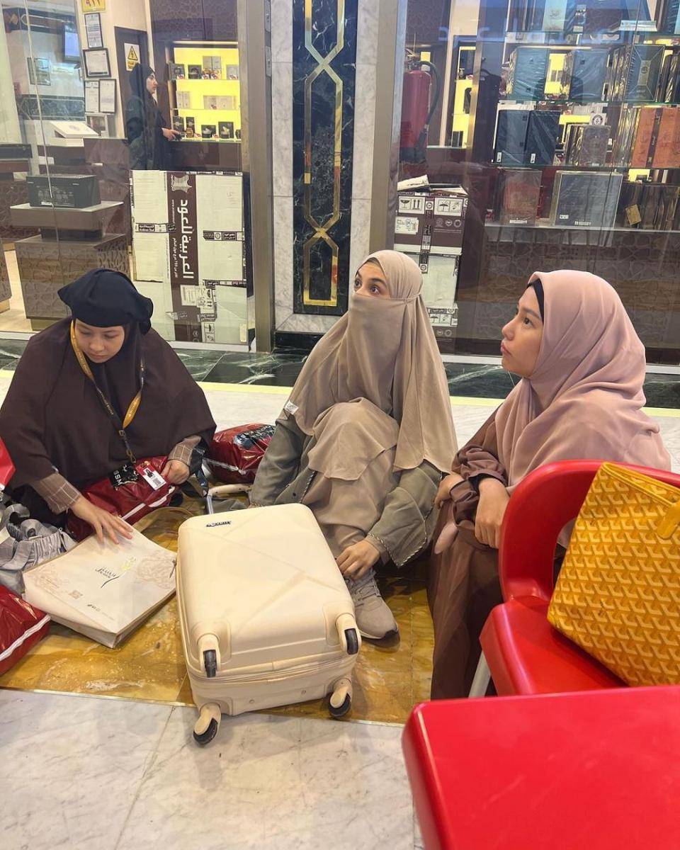 potret Dara Arafah, Natasha Rizky dan Shireen Sungkar umrah (instagram.com/shireensungkar)