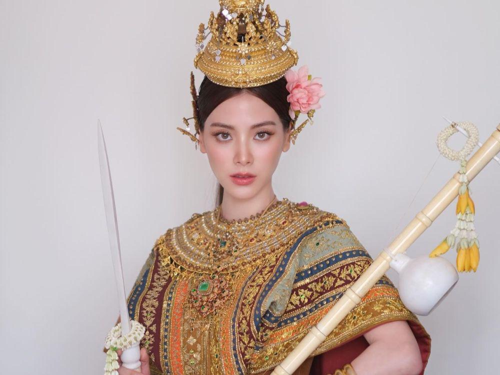 potret Baifern Pimchanok sebagai Kimita Devi di Parade Songkran 2023 (instagram.com/baifernbah)
