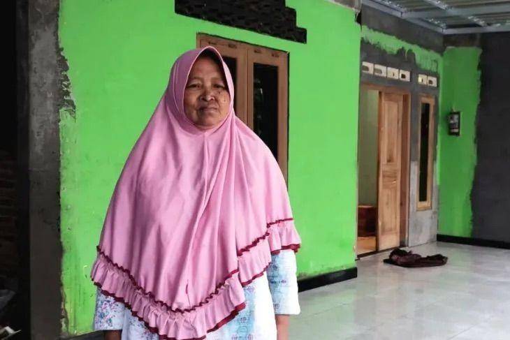 Jumirah penerima ganti rugi proyek Tol Yogyakarta-Bawen. (ANTARA/I.C.Senjaya)