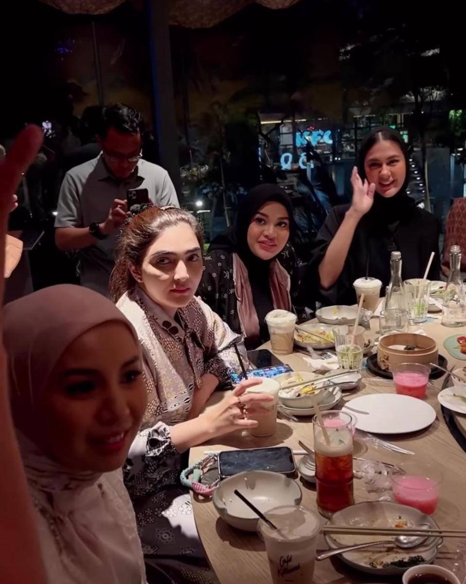potret geng artis Cendol berbuka puasa (instagram.com/ashanty_ash)