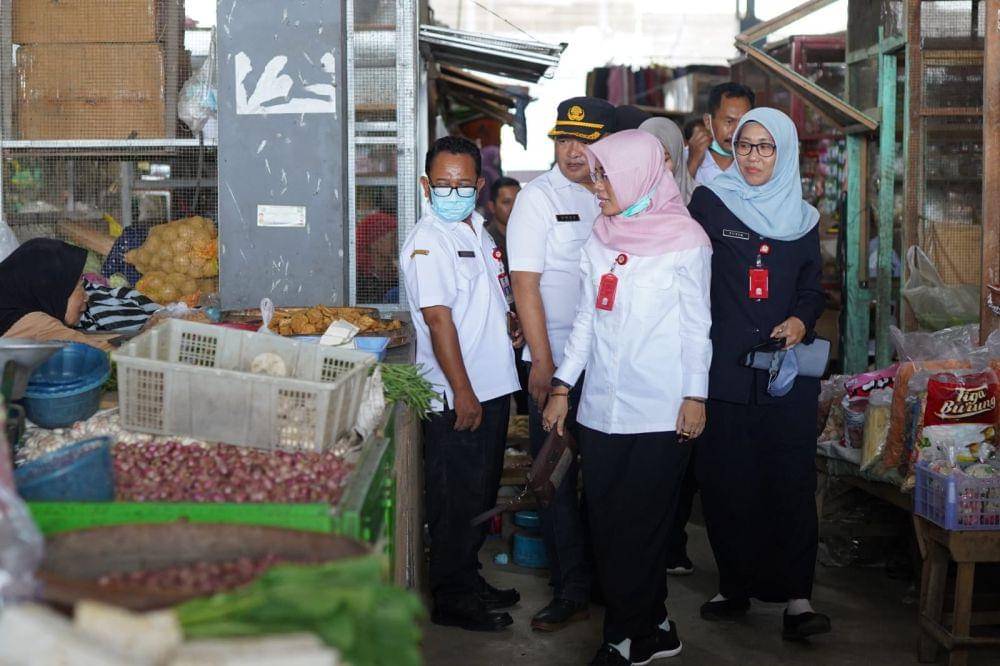 Pemerintah Kabupaten Kediri bersama Forkopimda menggelar patroli di empat pasar kabupaten, yakni Pasar Kras, Pasar Kandangan, Pasar Gringging, serta Pasar Pamenang. (Dok. Pemkab Kediri)