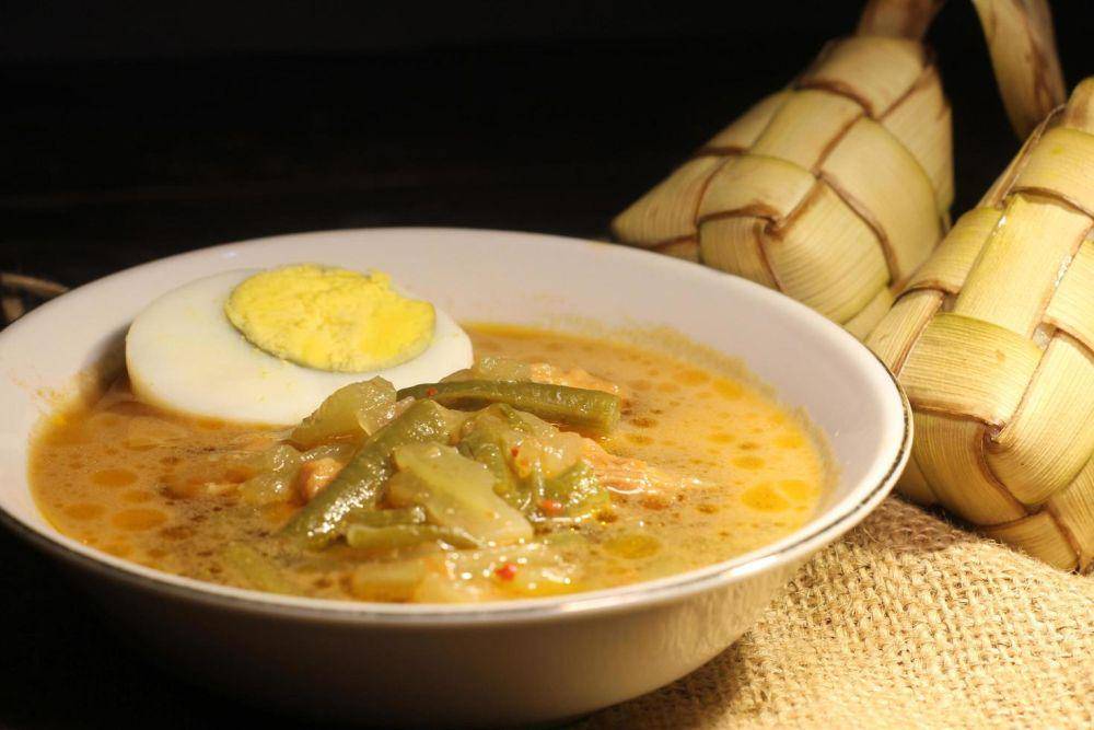 ketupat sayur (vecteezy.com/p.sanyoto968635)