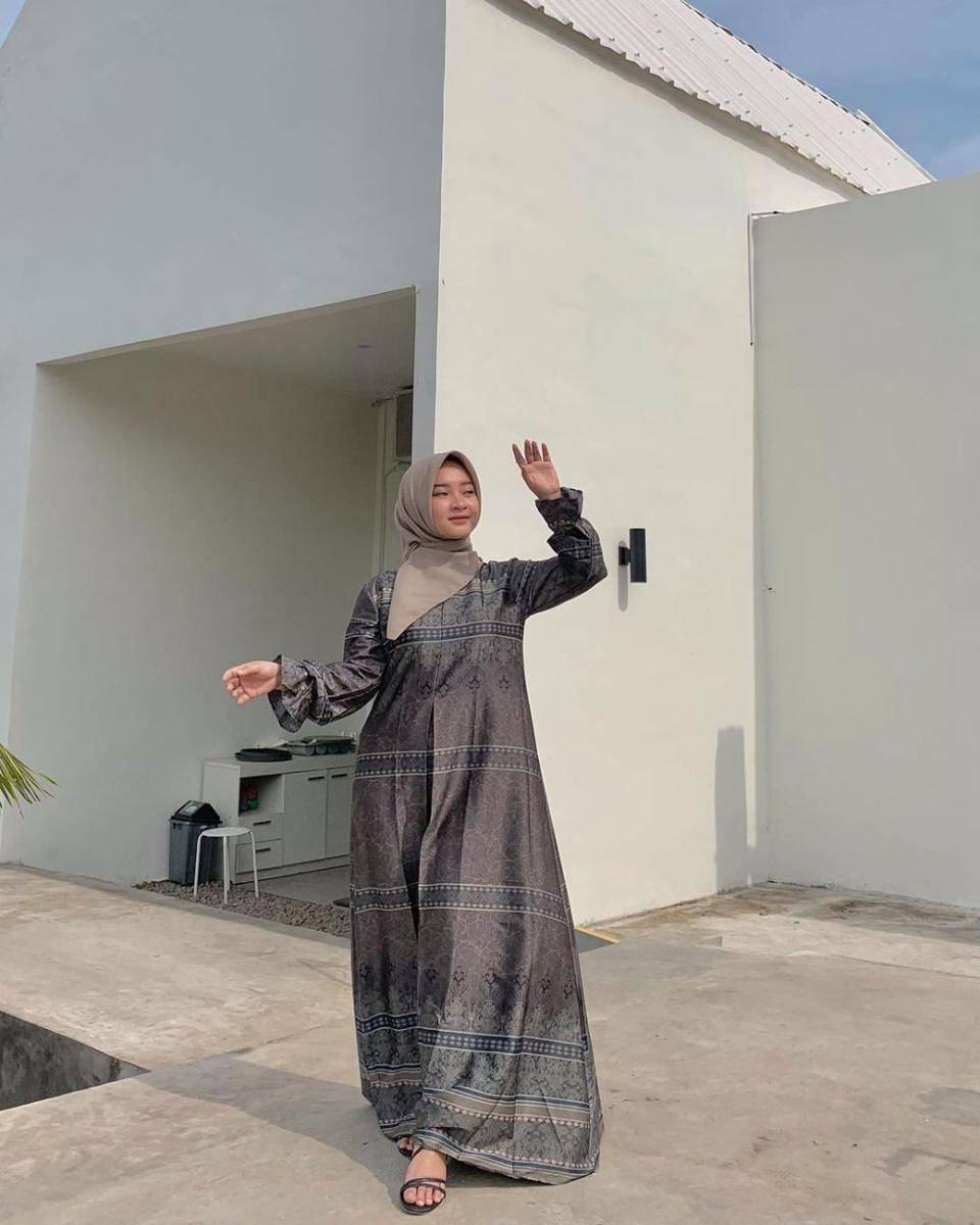 OOTD hijab untuk Lebaran hari pertama yang anggun dan elegan (instagram.com/riskaaslv)