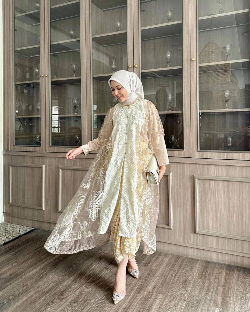 OOTD hijab untuk Lebaran hari pertama yang anggun dan elegan (instagram.com/nadineesakinah)