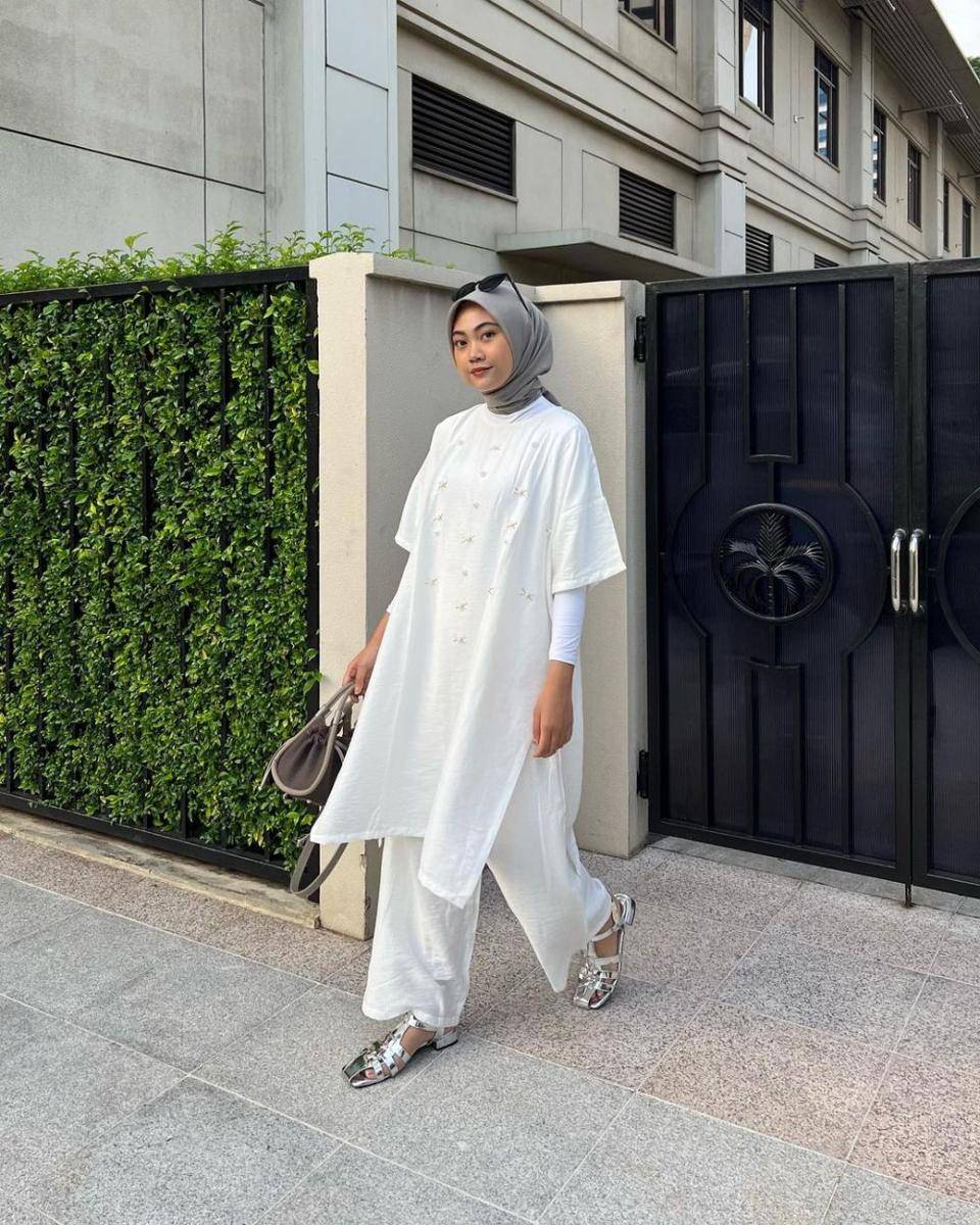 OOTD hijab untuk Lebaran hari pertama yang anggun dan elegan (instagram.com/sherlyrumamby)