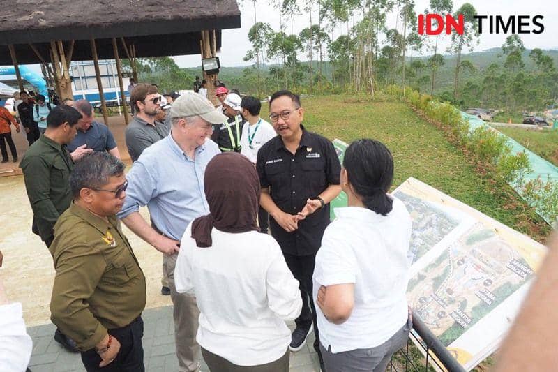Kepala Otorita OIKN Bambang Susantono berikan penjelasan kepada rombongan delegasi Anggota Kongres AS terkait pembangunan IKN. sumber foto Tim Humas OIKN (IDN Times/Ervan)