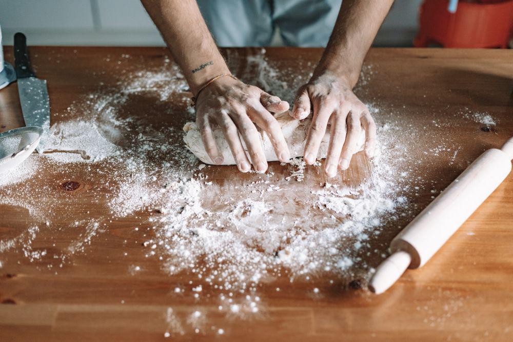 ilustrasi pembuatan roti sourdough (pexels.com/ROMAN ODINTSOV)