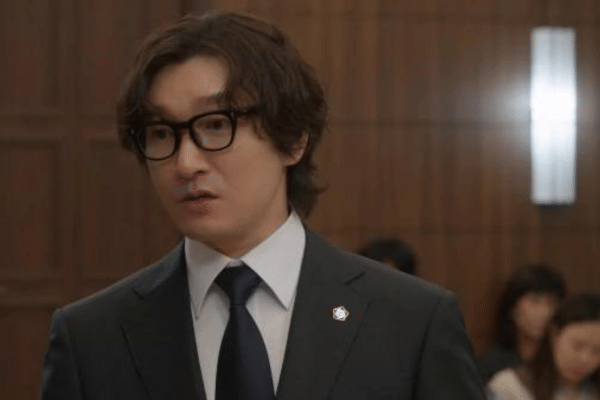Cho Seung Woo di drama Divorce Attorney Shin (dok. tving/Divorce Attorney Shin)