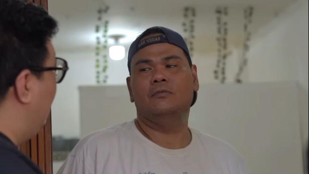 Fahmi Bo berjualan bebek goreng (dok.youtube.com/Anak.Kuliner)